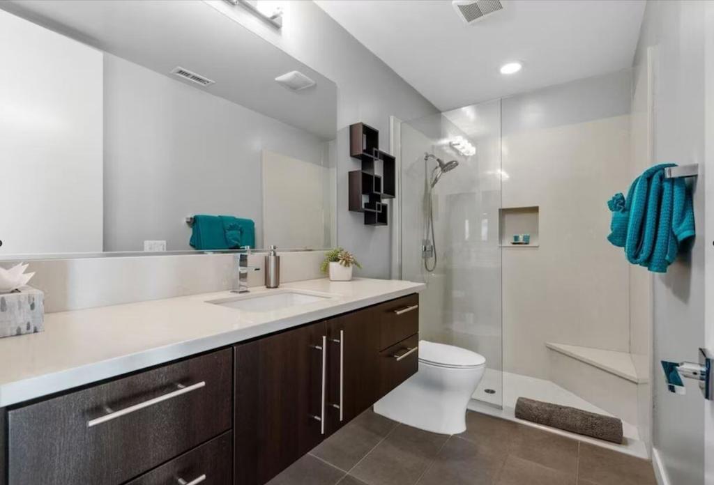 3030 N Avenida Caballeros