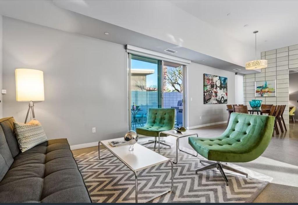 3030 N Avenida Caballeros