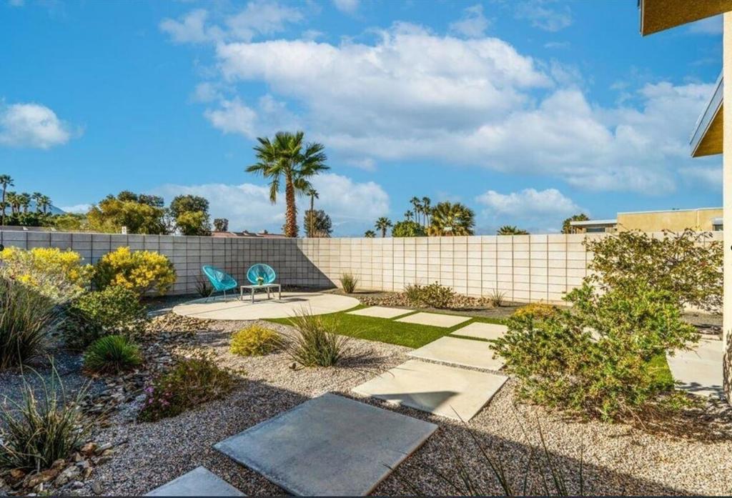 3030 N Avenida Caballeros