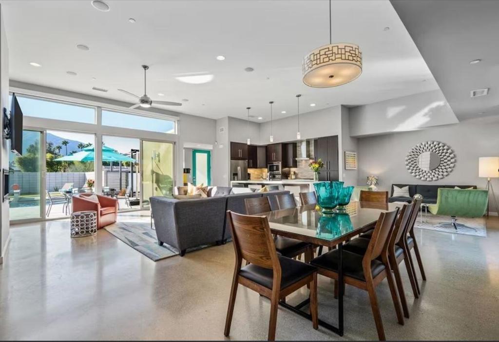 3030 N Avenida Caballeros