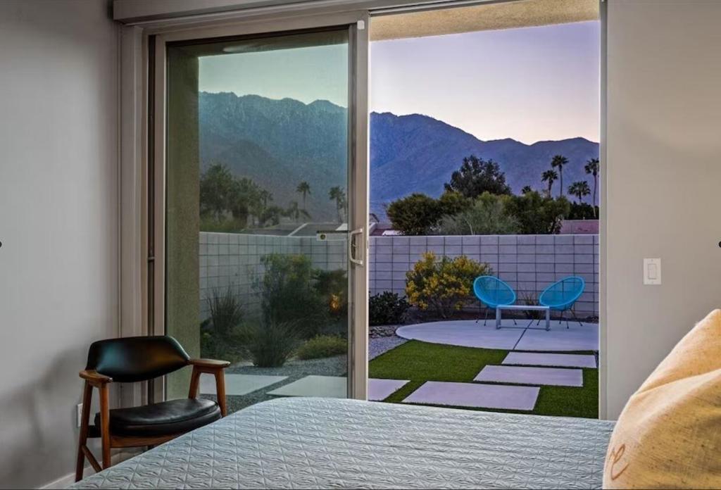 3030 N Avenida Caballeros