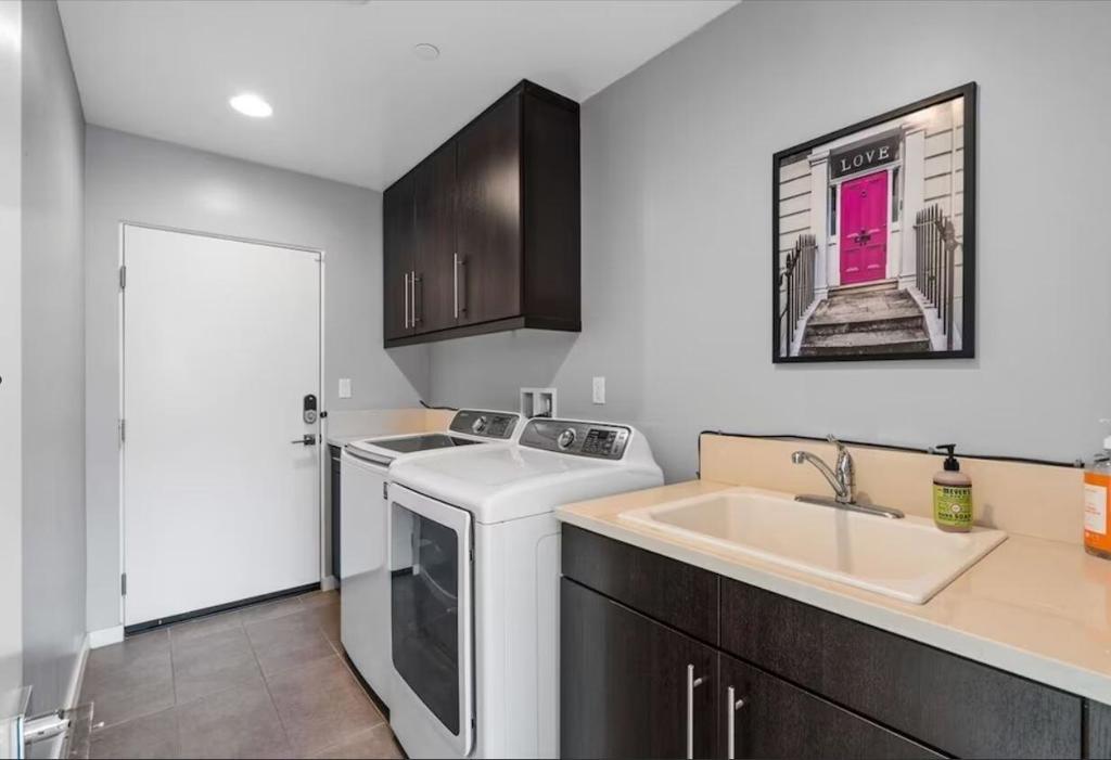 3030 N Avenida Caballeros