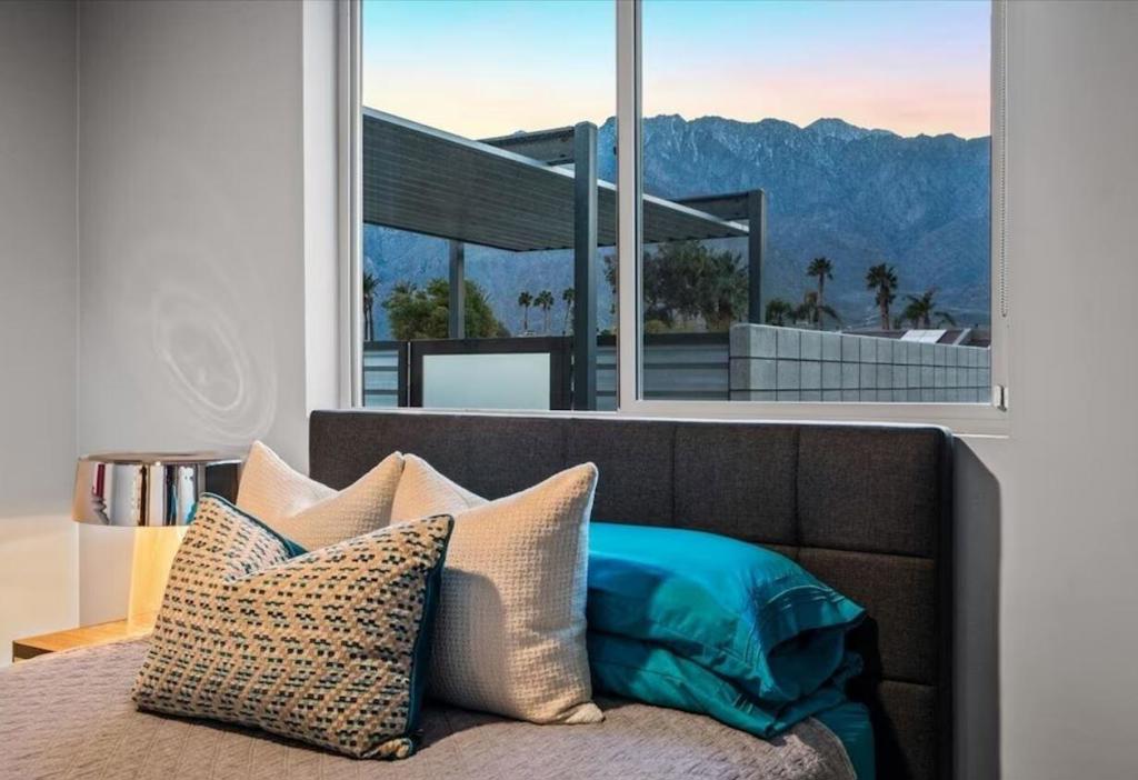 3030 N Avenida Caballeros