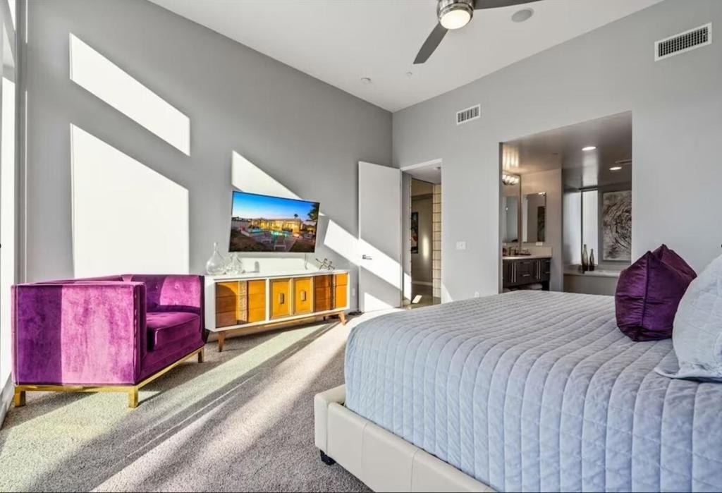 3030 N Avenida Caballeros