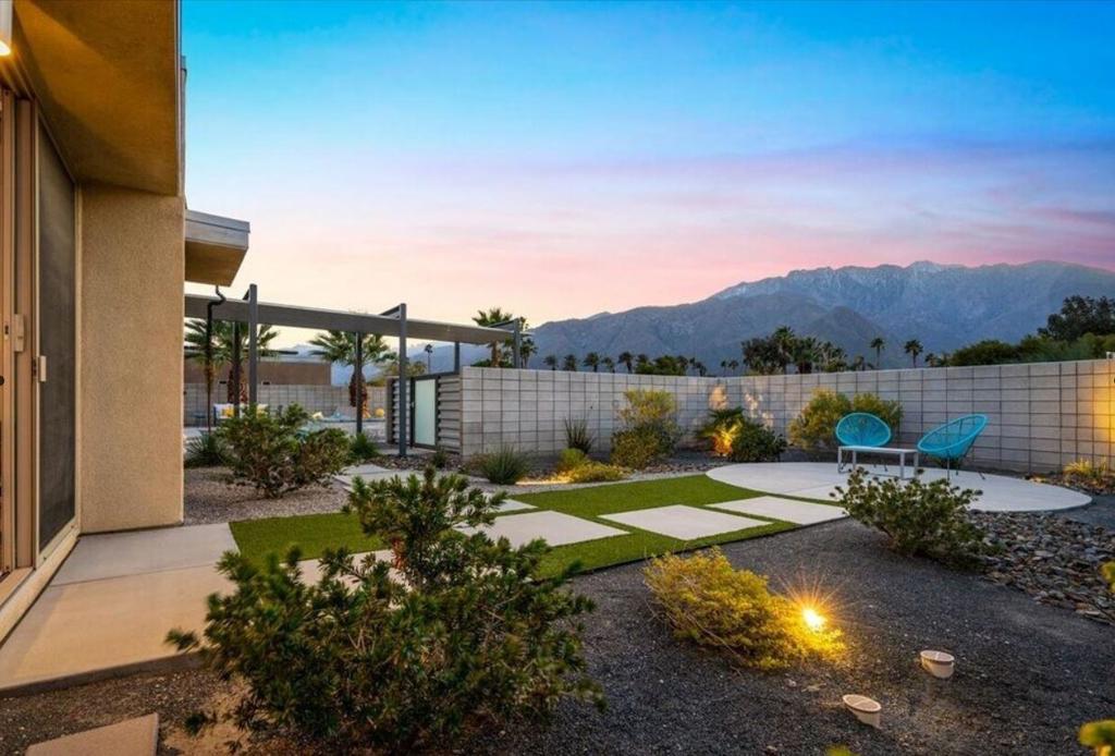 3030 N Avenida Caballeros