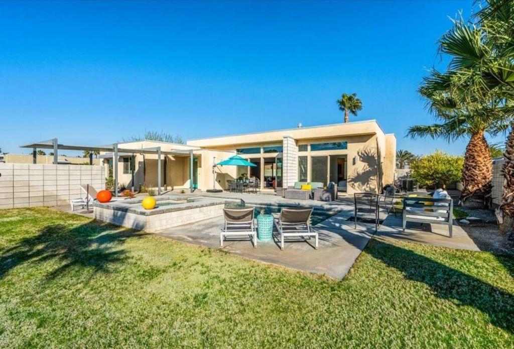 3030 N Avenida Caballeros