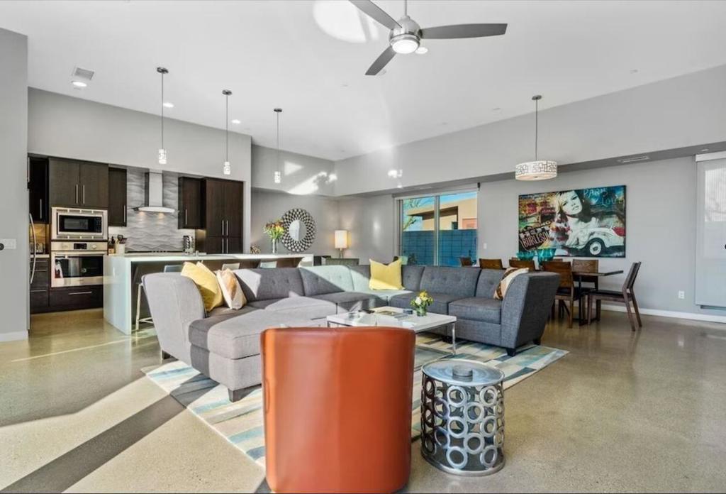 3030 N Avenida Caballeros