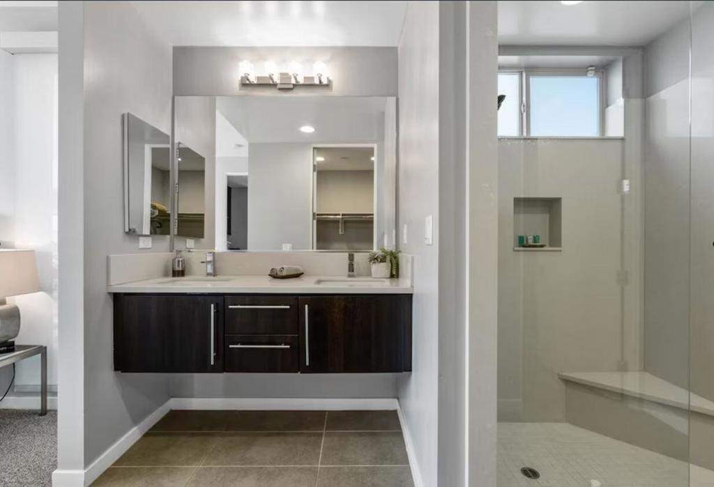 3030 N Avenida Caballeros