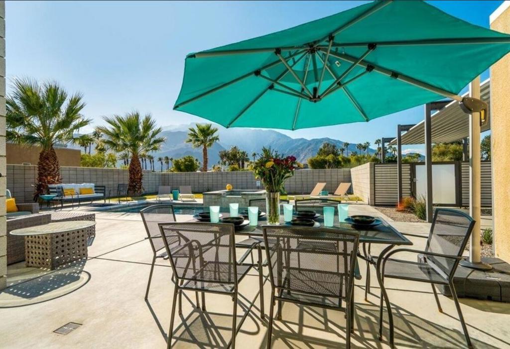 3030 N Avenida Caballeros