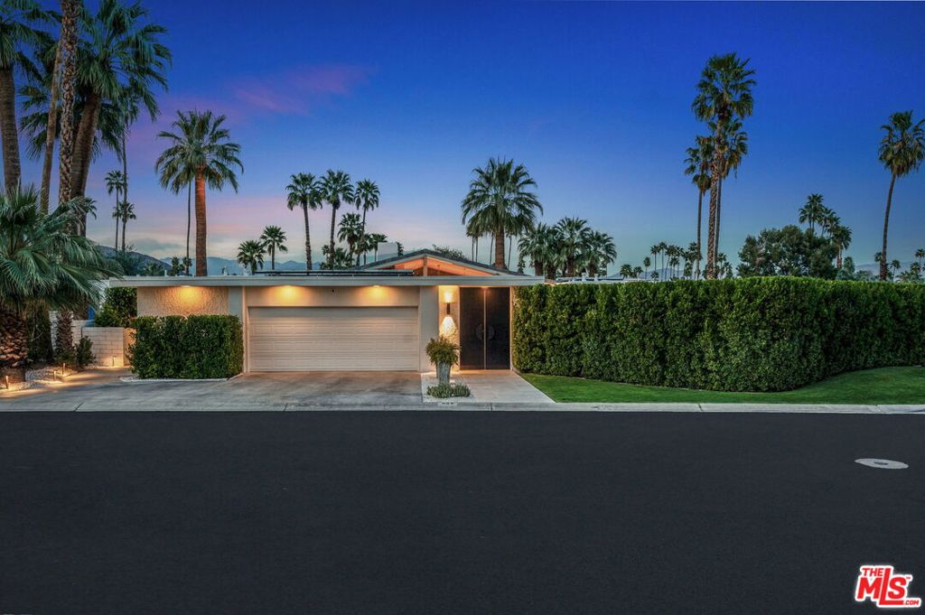994 E Balboa Circle