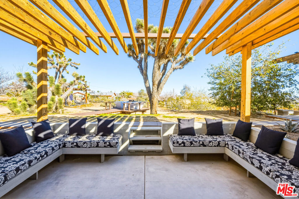 61194 Prescott Trail