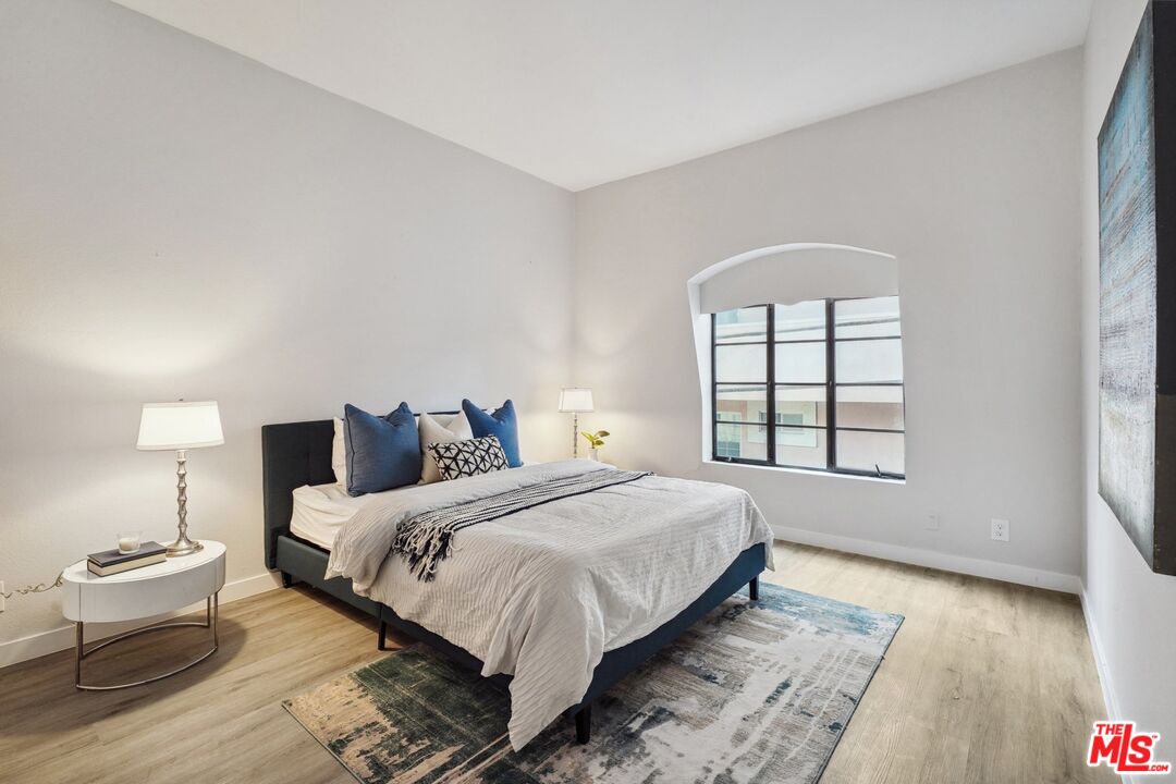 801 S Plymouth Blvd Unit: 305