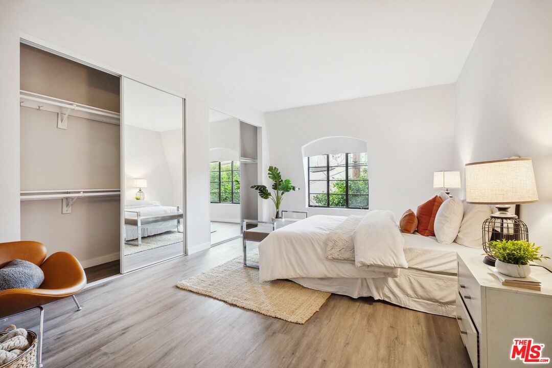 801 S Plymouth Blvd Unit: 305