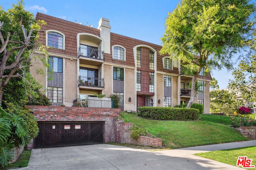 801 S Plymouth Blvd Unit: 305