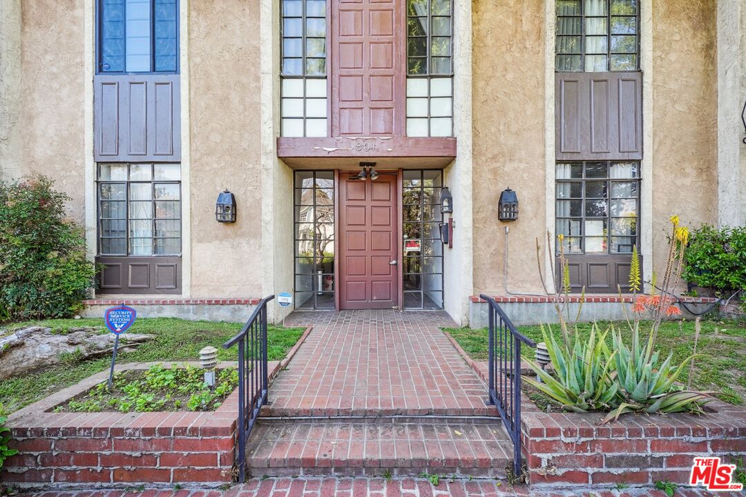 801 S Plymouth Blvd Unit: 305