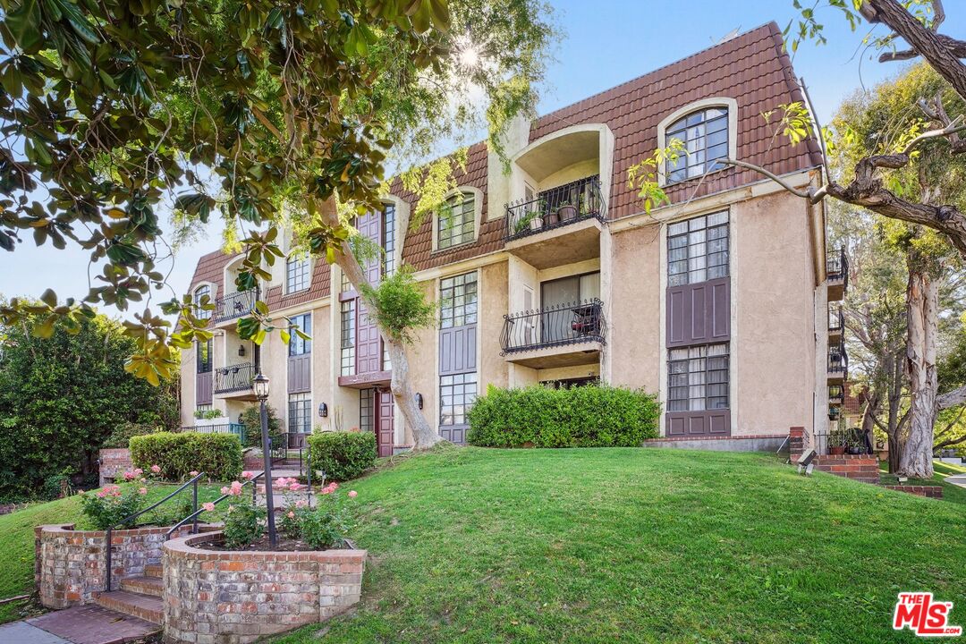 801 S Plymouth Blvd Unit: 305