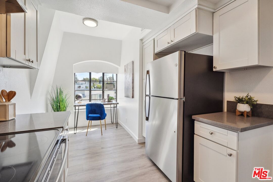 801 S Plymouth Blvd Unit: 305