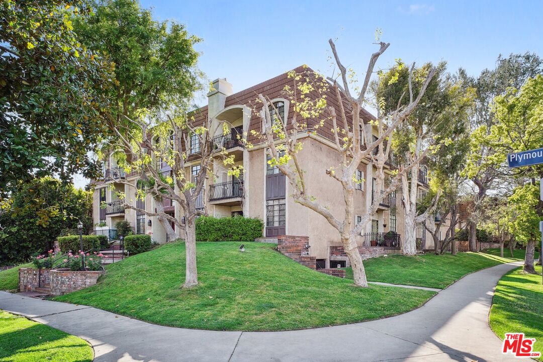 801 S Plymouth Blvd Unit: 305