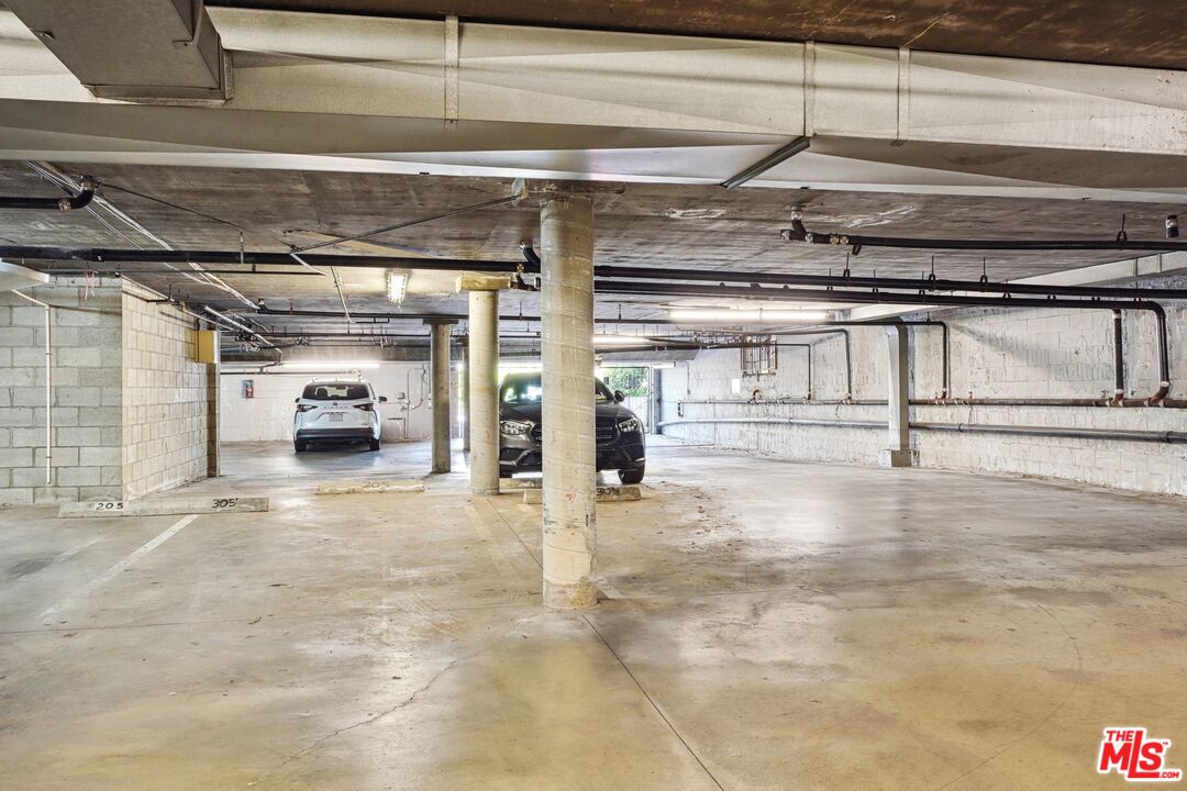 801 S Plymouth Blvd Unit: 305
