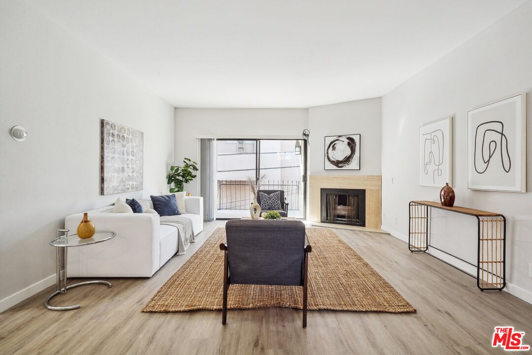 801 S Plymouth Blvd Unit: 305