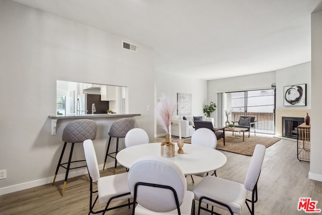 801 S Plymouth Blvd Unit: 305