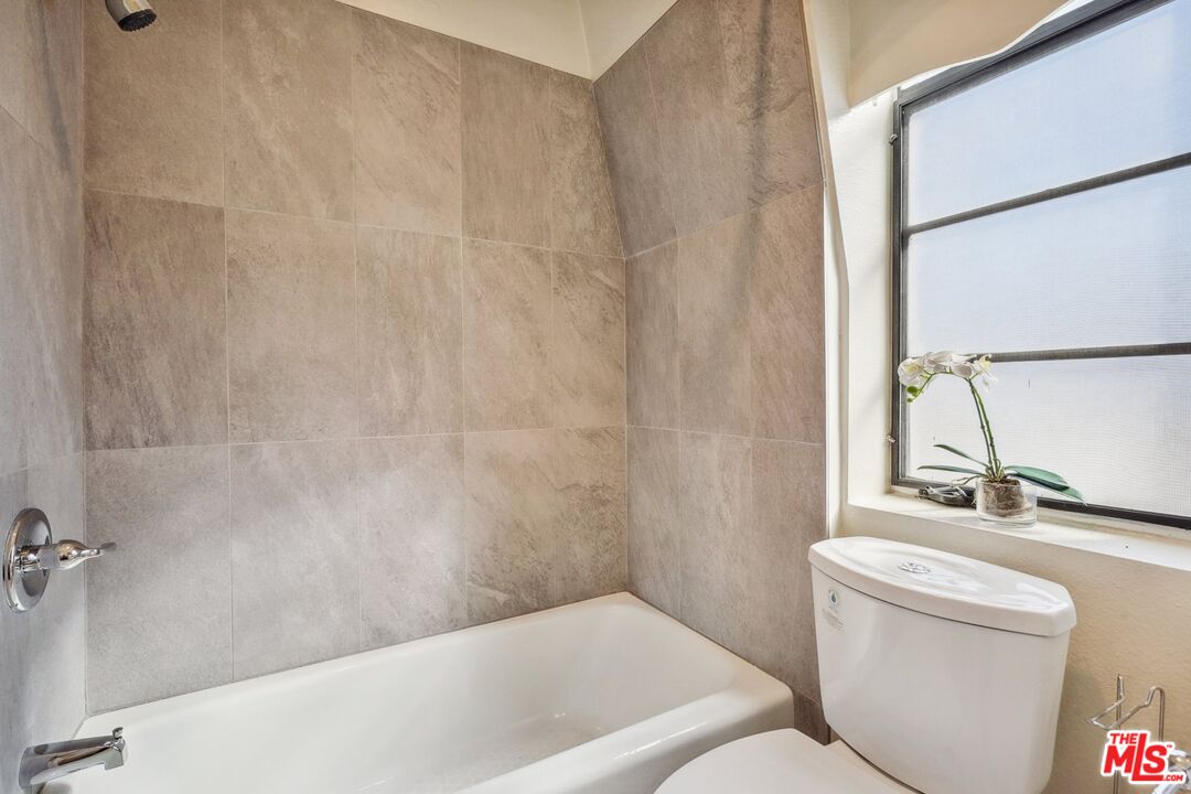 801 S Plymouth Blvd Unit: 305