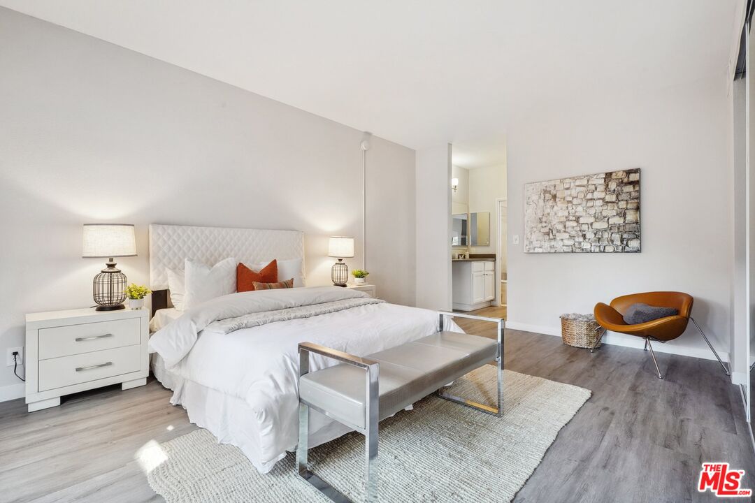 801 S Plymouth Blvd Unit: 305