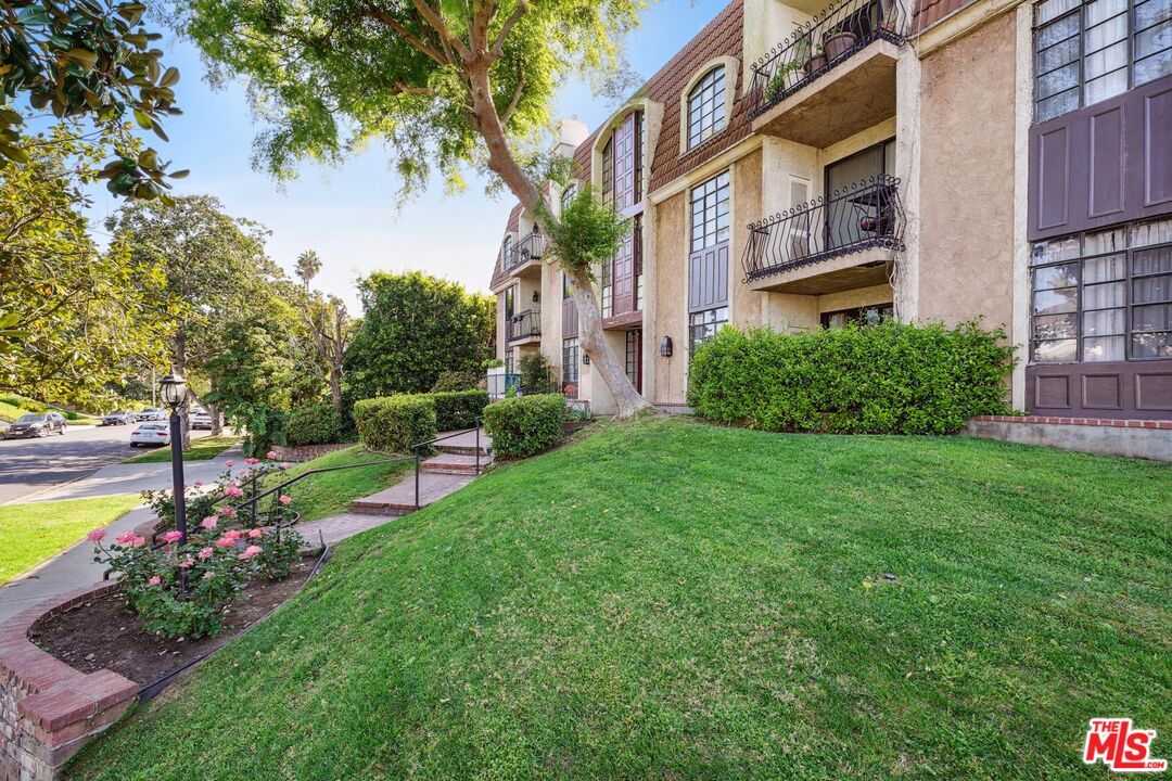801 S Plymouth Blvd Unit: 305