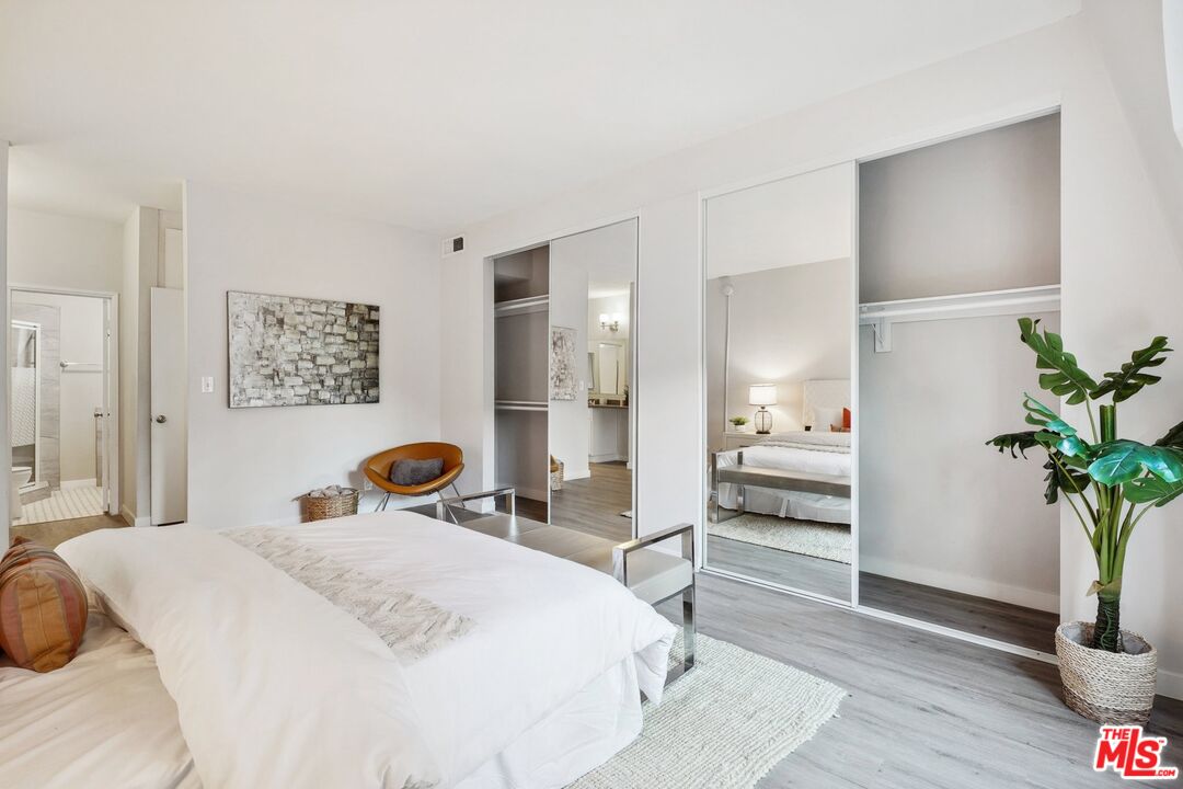 801 S Plymouth Blvd Unit: 305