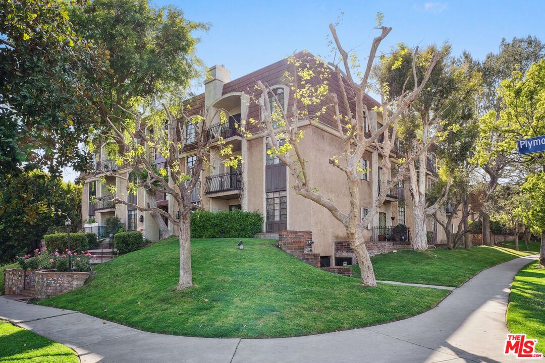 801 S Plymouth Blvd Unit: 305