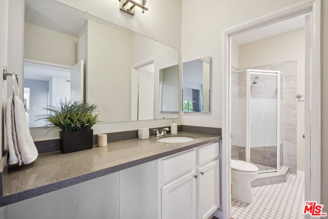 801 S Plymouth Blvd Unit: 305
