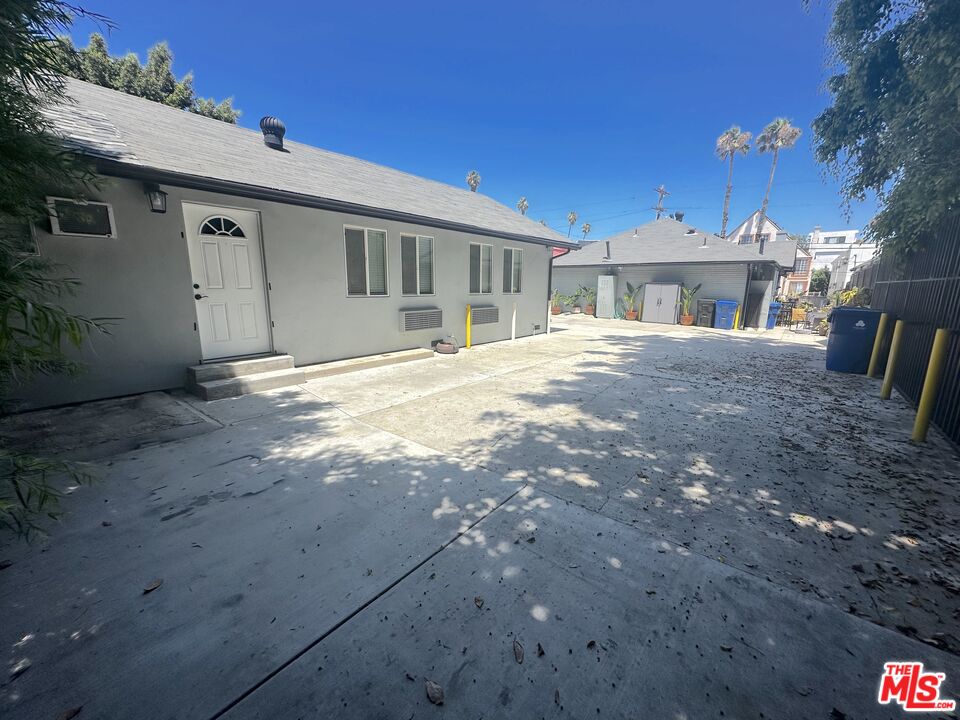 1453 N Vista St
