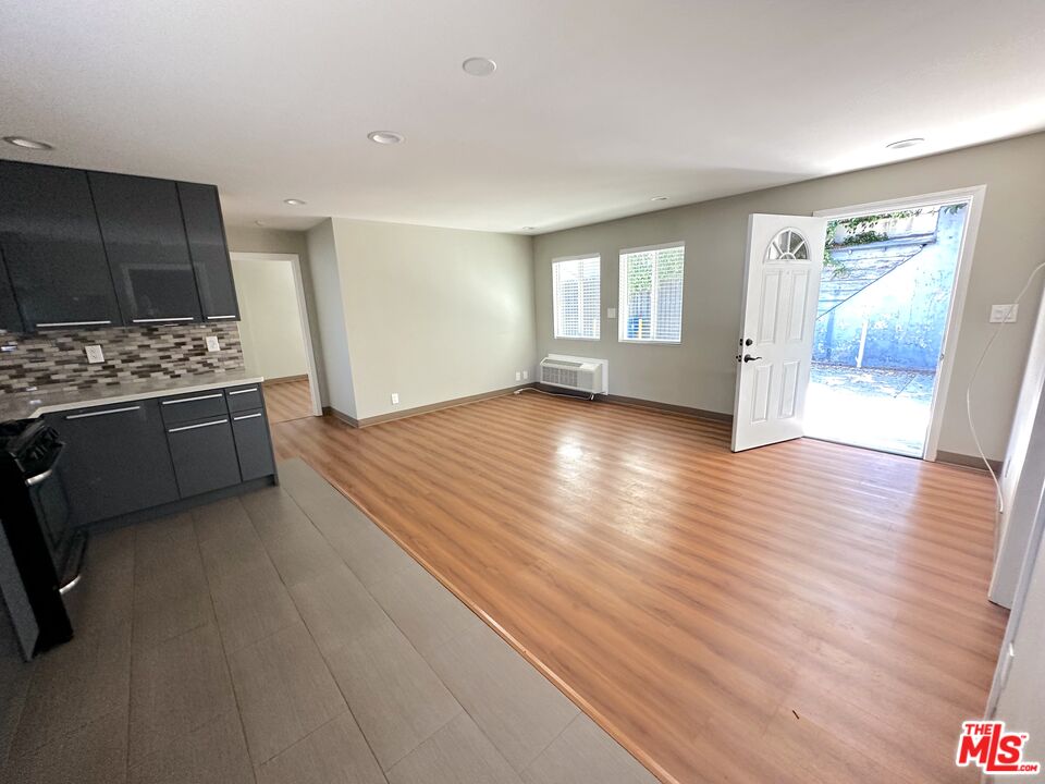 1453 N Vista St