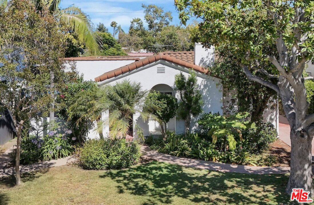 934 Keniston Ave