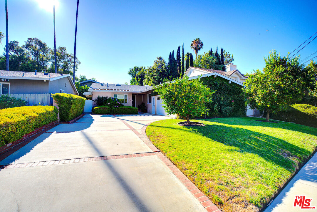 4831 Collett Ave