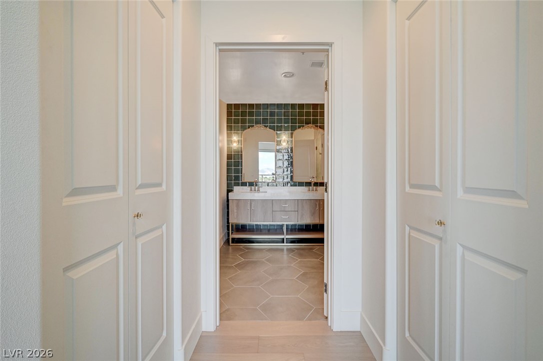 8255 Las Vegas Boulevard 813