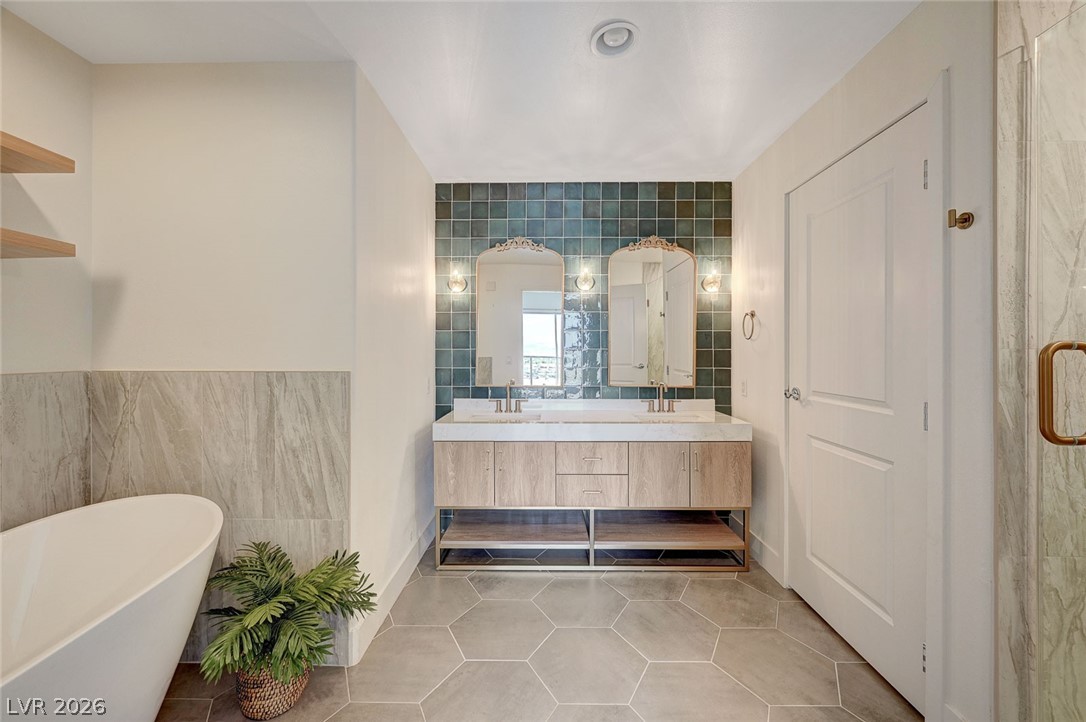 8255 Las Vegas Boulevard 813