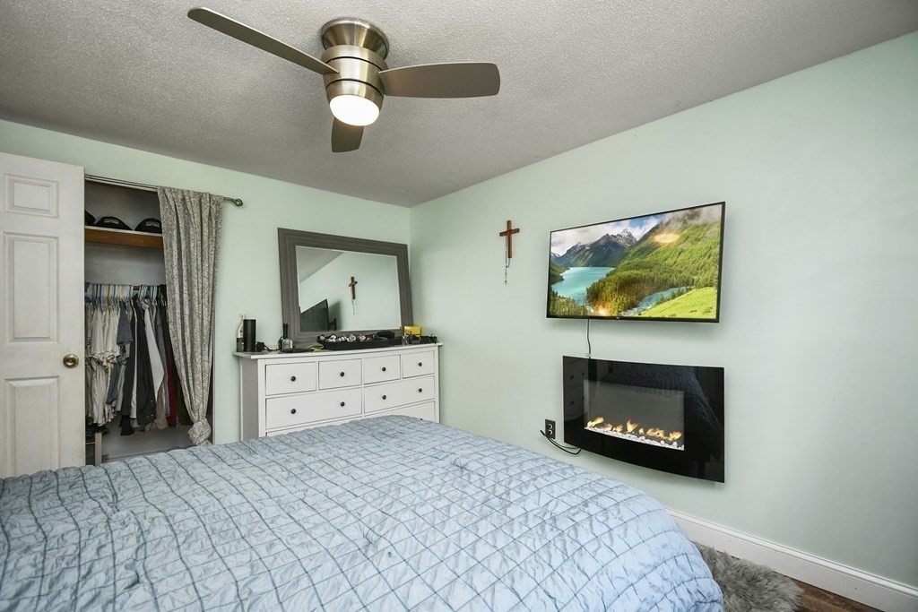 38 Warebrook Village