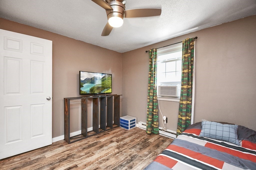 38 Warebrook Village