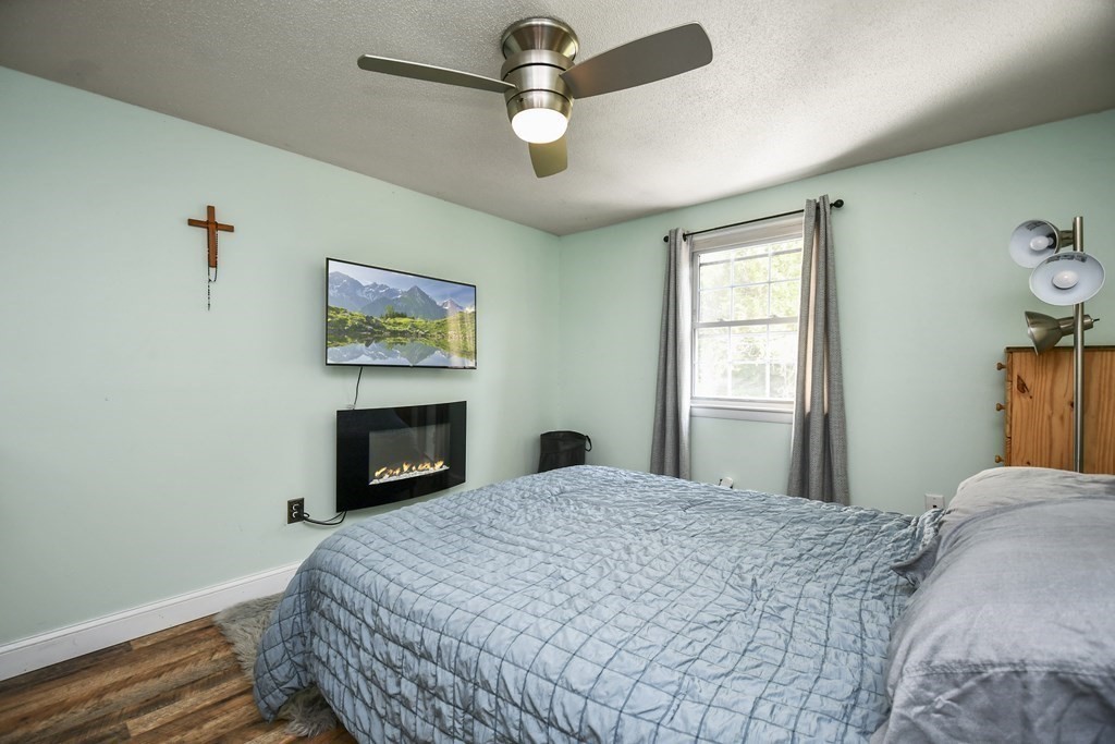 38 Warebrook Village