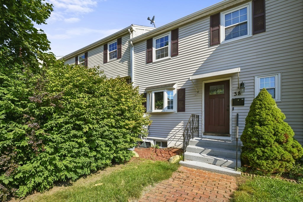 38 Warebrook Village
