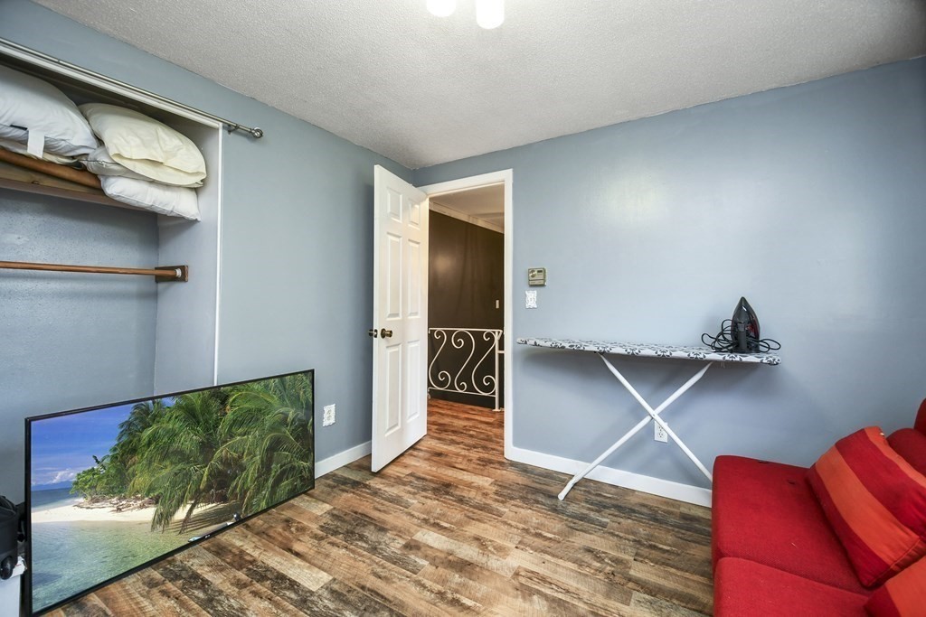 38 Warebrook Village