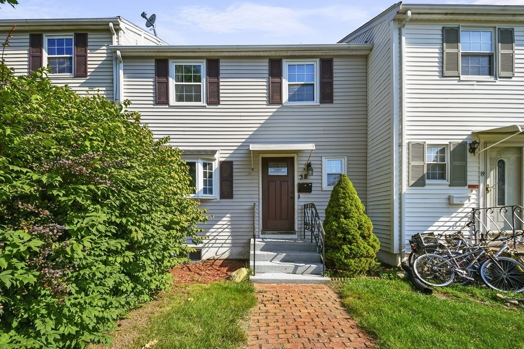 38 Warebrook Village