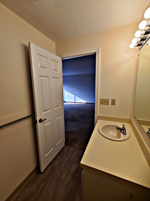 44 Elm St # 404