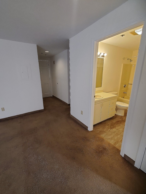 44 Elm St # 404