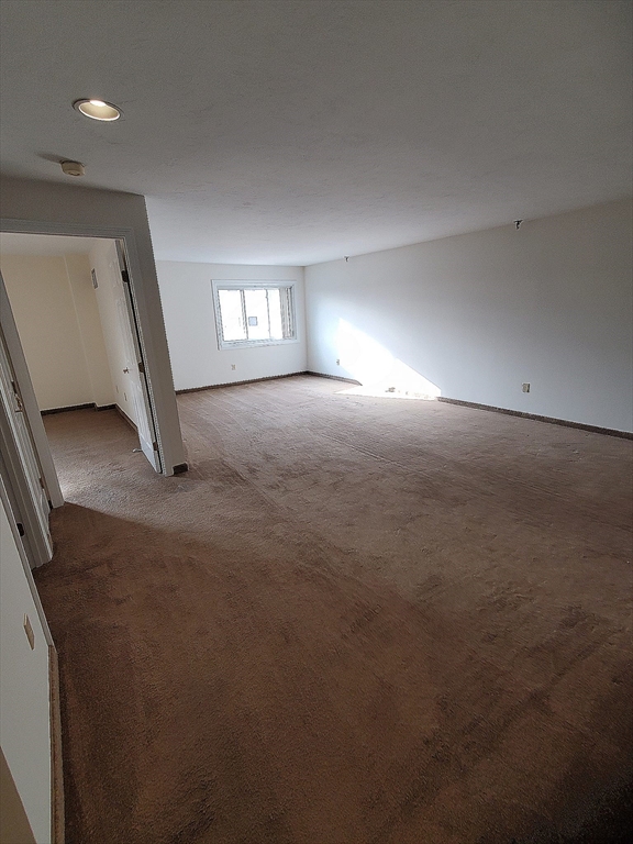44 Elm St # 404