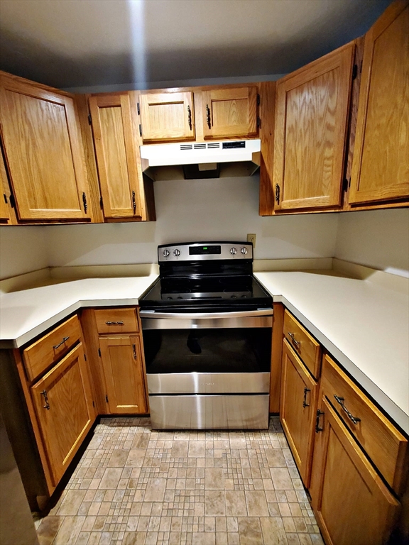 44 Elm St # 404