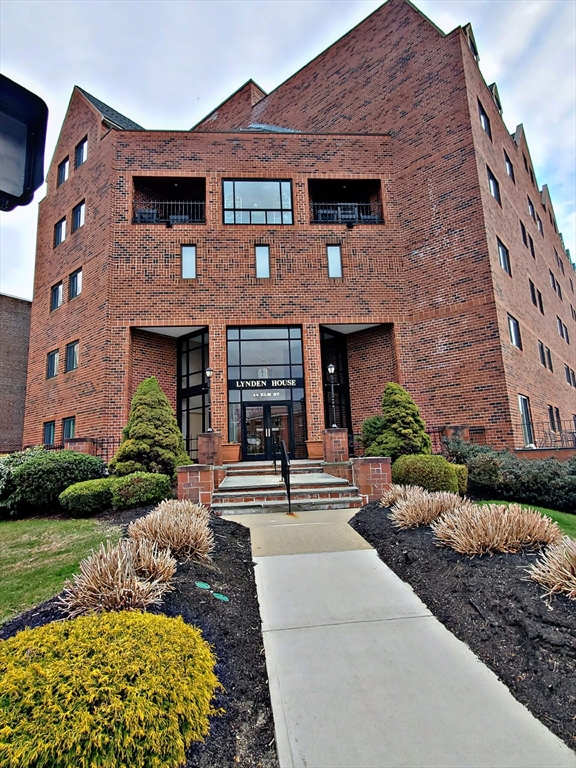 44 Elm St # 404