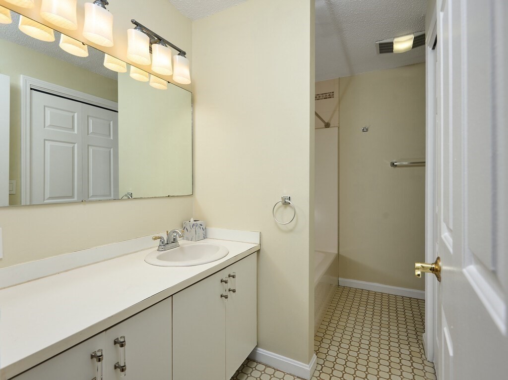 66 Pleasant St # 1