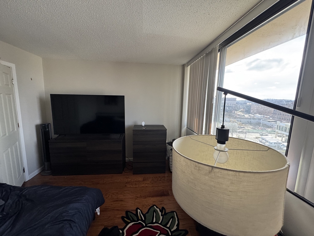 70 Southbridge St # 915